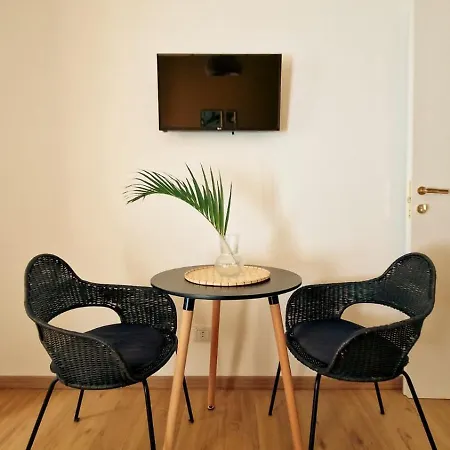 Flora Konukevi 3*